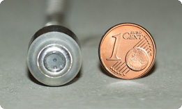 Größenvergleich: Kamerakopf und 1-Cent-Münze